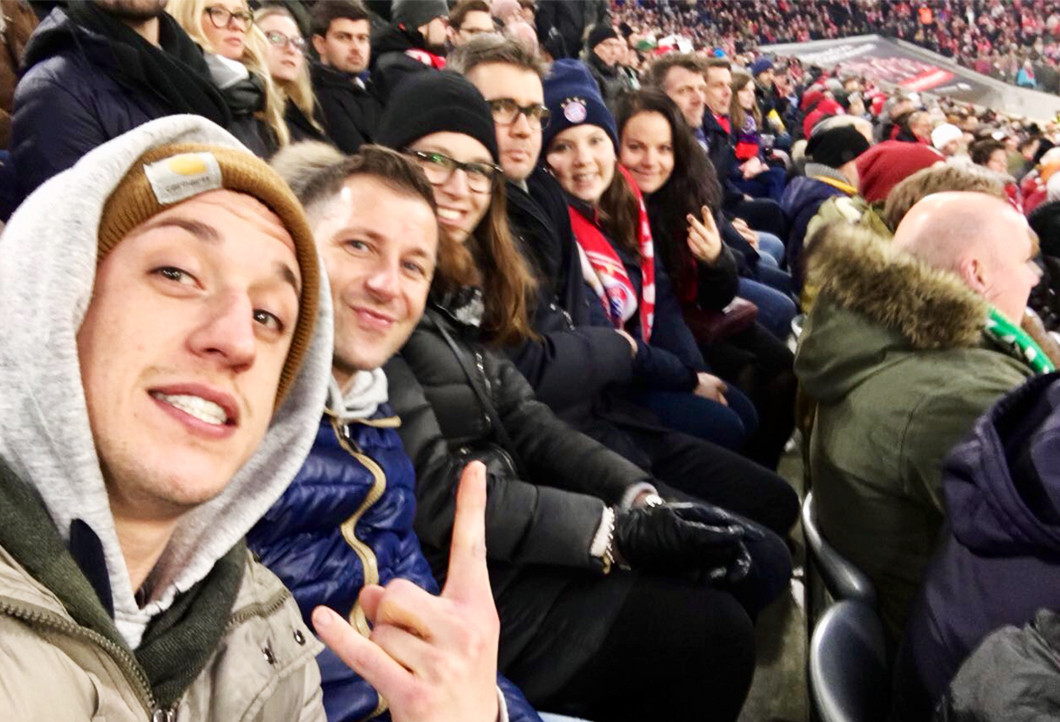 Die sechs Freunde beim Match Bayern vs. Werder Die sechs Freunde beim Match Bayern vs. Werder