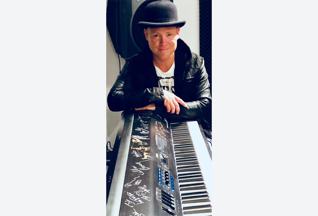 Von Musikstars signiertes Keyboard Von Musikstars signiertes Keyboard