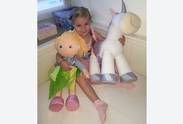 Giuliana mit den beiden Großpuppen Giuliana mit den beiden Großpuppen