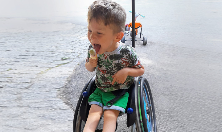 Auktionserlöse ermöglichen Therapie für den kleinen Oliver Auktionserlöse ermöglichen Therapie für den kleinen Oliver