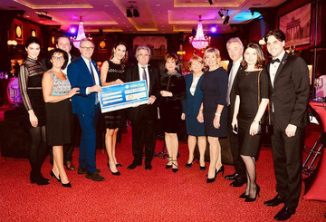 Dagmar Kögel bei der Spendenübergabe im Europa-Park