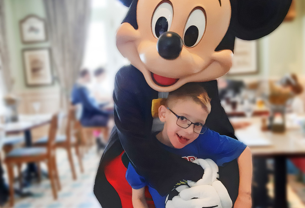 Herzenswunsch erfüllt: Stefan im Disneyland Paris! Herzenswunsch erfüllt: Stefan im Disneyland Paris!