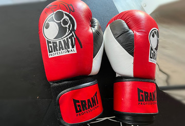 Nach dem Schock von Butscha: Klitschkos versteigern Boxhandschuhe Nach dem Schock von Butscha: Klitschkos versteigern Boxhandschuhe
