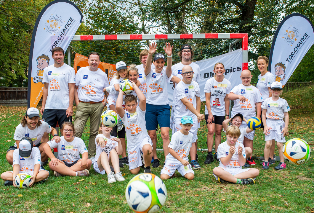 SC Freiburg-Star Gregoritsch unterstützt Kinder mit Beeinträchtigung SC Freiburg-Star Gregoritsch unterstützt Kinder mit Beeinträchtigung